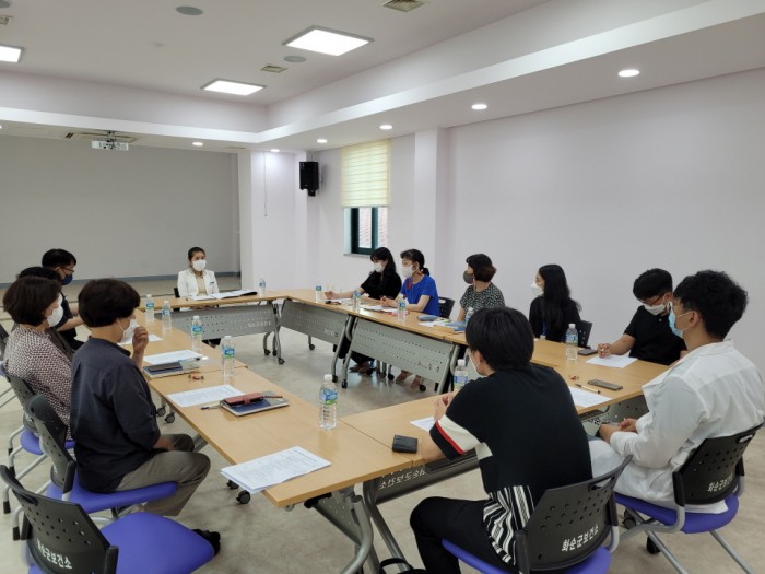 화순군보건소는 지난 22일 마을주치의 운영을 위한 관련 기관 간담회를 열고 제도 운영 방향에 관한 의견을 수렴했다. 사진은 간담회 모습