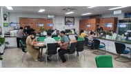 화순군 동면이 양질의 행정서비스를 제공하기 위해 청사 민원환경 개선에 나섰다. 사진은 한눈에 보이는 업무명 스티커를 부착한 민원창구 모습