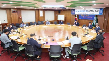 11일 화순군이 지역 산·학·연·병 전문가들과 간담회를 하고 화순 첨단의료복합단지 유치 방향과 전략을 모색했다. 사진은 간담회 모습