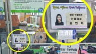 화순군이 민원 행정의 책임성과 서비스의 질을 높이기 위해 ‘민원 서비스 실명제’를 추진한다. 사진은 창구 명패와 전화번호 명함이 비치된 모습