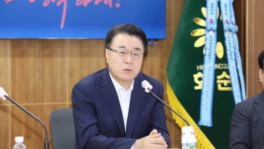 민선 8기 화순군수직 인수위원회가 43일간의 일정을 마치고 19일 해단했다. 사진은 구복규 화순군수가 인사말 하는 모습