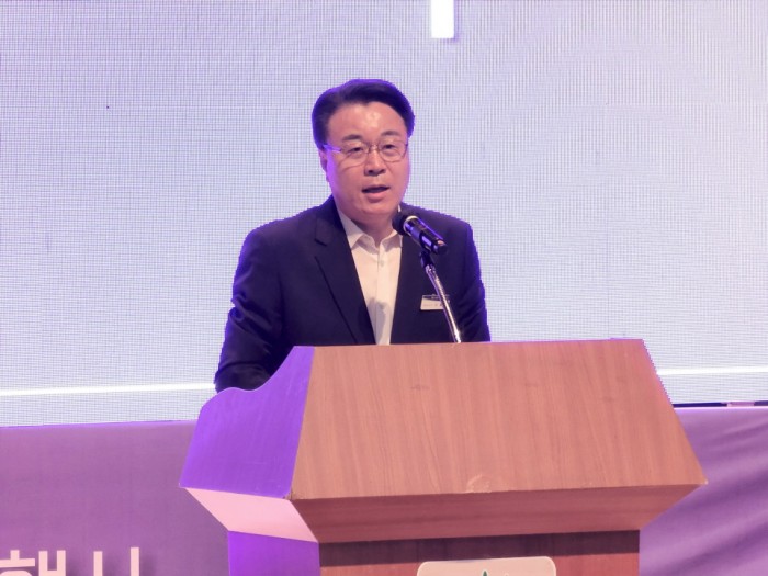 화순군이 28일 양성평등주간을 맞아 하니움문화스포츠센터 적벽실에서 2022년 양성평등주간 기념행사를 개최했다. 사진은 구복규 화순군수가 축사를 하는 모습