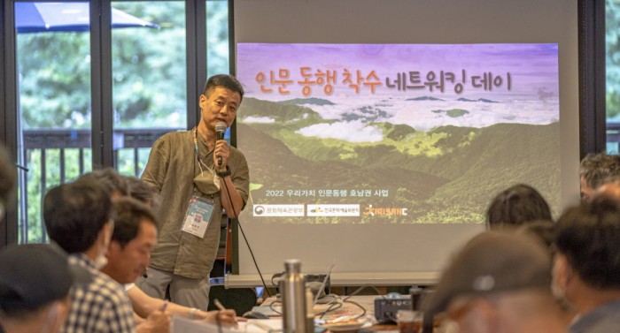 - 코로나19 관련 종사자 및 취약계층 대상 - 다양한 분야의 지역 인문분야 전문가 참여