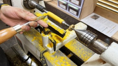 사진은 우드펜 제작 체험프로그램 모습