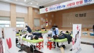 화순군이 오는 17일 군청 대회의실과 행복민원과 앞 이동헌혈차량에서 생명나눔 사랑의 헌혈 행사를 진행한다. 사진은 2022년도 동절기 화순군 헌혈행사 모습